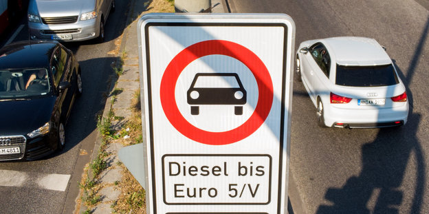 Verbotsschild für Diesel-Fahrzeuge