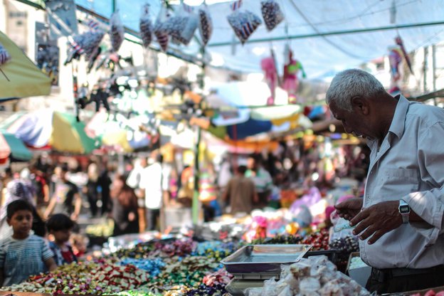 Ein Verkäufer mit Süßigkeiten in Gaza