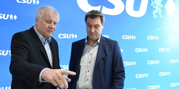 Horst Seehofer und Markus Söder stecken die Köpfe zusammen Horst Seehofer und Markus Söder stecken die Köpfe zusammen