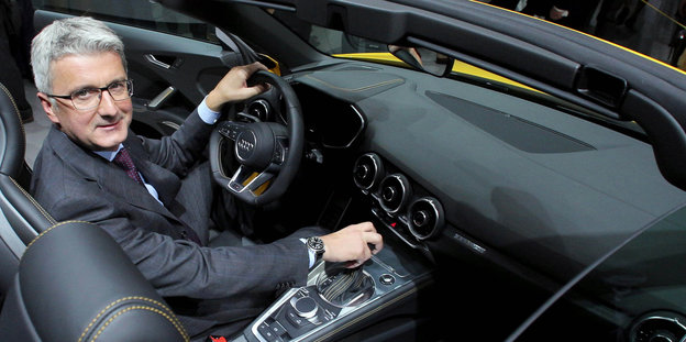 Audi-Chef Stadler sitzt in einem Audi