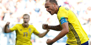 Der Schwede Andreas Grandqist jubelt nach seinem Tor gegen Südkorea
