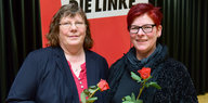 Pia Zimmermann und Anja Stoeck mit roten Rosen