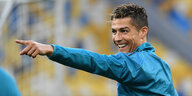 Cristiano Ronaldo zeigt beim Training im Olimpiyskiy National Sports Complex