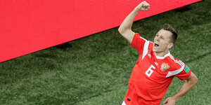 Russlands Denis Tscheryschew bejubelt sein Tor zum 2:0
