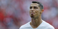 Cristiano Ronaldo streckt beim Marokko-Spiel die Zunge raus