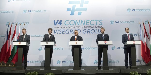 Die Staats- und Regierungschefs der Visegrad-Vier-Staaten mit Österreichs Bundeskanzler Kurz (2. von links)
