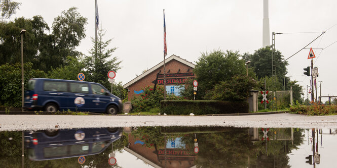 Ein Haus aus roten Ziegelsteinen