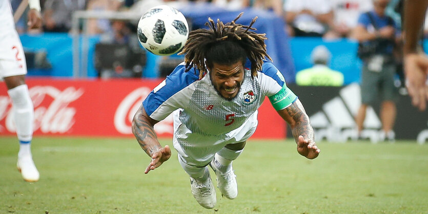 Voller Körpereinsatz von Roman Torres beim WM-Spiel gegen Belgien.