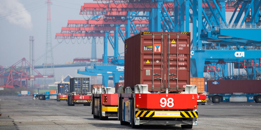 Lkw-Container auf einem Containerterminal