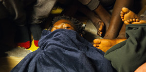 Flüchtlinge auf dem Rettungsschiff "Lifeline" der Hilfsorganisation Mission Lifeline