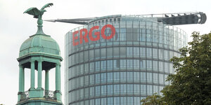 Büroturm in Düsseldorf mit den Schriftzug "Ergo"