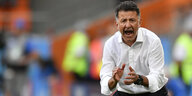 Mexikos Trainer Juan Carlos Osorio macht Gesten beim Spiel gegen Schweden.