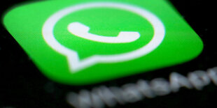 Whatsapp-Symbol auf schwarzem Hintergrund