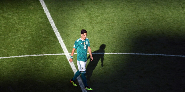 Fußballer Mesut Özil auf dem Platz