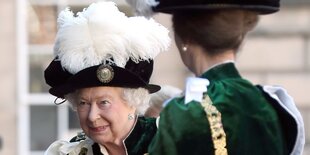 Elizabeth II. nimmt am Order of the Thistle Service in der Kathedrale von Edinburgh im Rahmen ihrer Holyrood-Woche teil