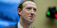 Facebook-Chef Mark Zuckerberg schaut irritiert