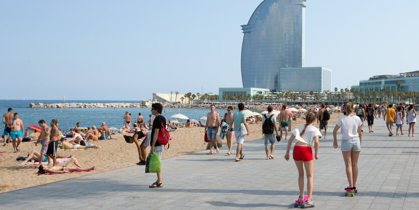 Barcelonas Strand im Sonnenschein