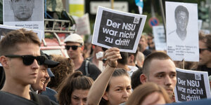 Teilnehmer auf einer Anti-NSU-Demo in Berlin