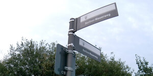 Schild des Mauerradwegs