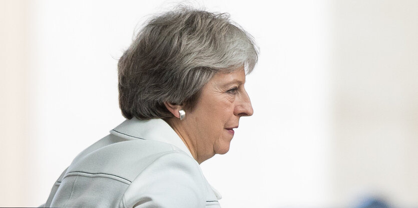 Die britische Premierministerin Theresa May ist im Profil zu sehen