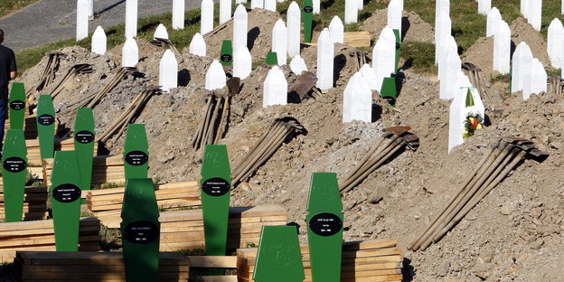 Das Gräberfeld für die Opfer von Srebrenica