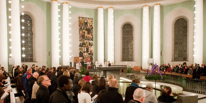 Blick am 09.12.2015 in die Sankt Hedwigs-Kathedrale in Berlin