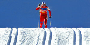 Vibeke Skofterud fährt beim Welt Cup 2004 in Italien auf Skiern bergab