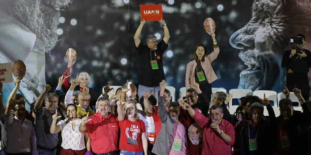 Unterstützer von Lula da Silva auf einer Personalversammlung in Sao Paulo