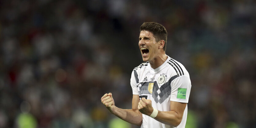 Mario Gomez ballt die Fäuste und jubelt