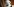 Ein weißer Roboter mit großen Augen
