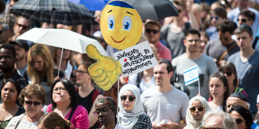 Menschen auf einer Demo