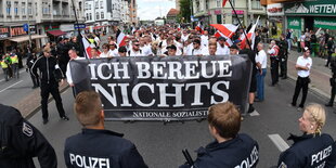 Heß-Demo mit Banner "Ich bereue nichts"