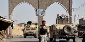 Afghanische Sicherheitskräfte während des Taliban-Angriffs in Ghasni
