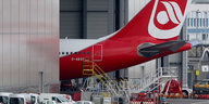 Ein Flugzeug der pleite gegangenen Fluggesellschaft Air Berlin wird abgestellt