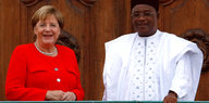 Merkel und Issoufou stehen auf einem Balkon