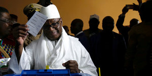 Ibrahim Keita bei der Stimmabgabe