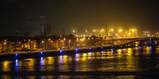 Die Megacity Lagos bei Nacht