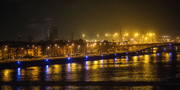 Die Megacity Lagos bei Nacht
