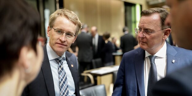 Daniel Günther (CDU) mit Bodo Ramelow (Die Linke) im Bundesrat