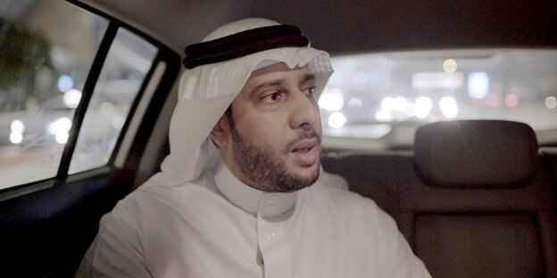 Abdulaziz al-Dhahri in einem Auto. Sein Vater war 1979 der befehlshabende General