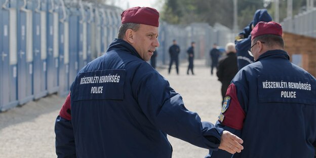 atrouillie in der Transitzone an der Ungarisch-serbischen Grenze in Tompa im April 2017