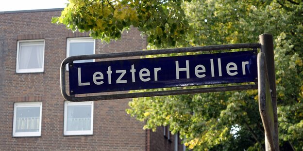 Ein Straßenschild mit der Aufschrift "Letzter Heller".