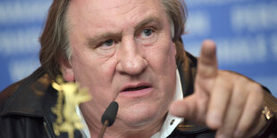 Gérard Depardieu bei einer Pressekonferenz in Berlin