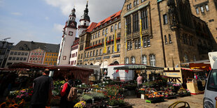 Vor der Stadthalle in Chemnitz