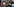 Polizist präsentiert eine Bodycam