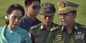 Aung San Suu Kyi steht neben General Min Aung Hlaing