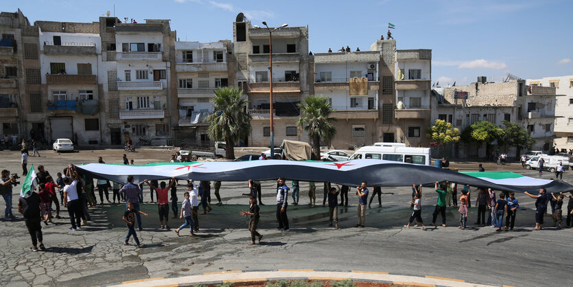 Demonstranten in Idlib