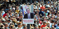 „Willkommen Präsident!" Serben in Nordmitrovica warten am Sonntag auf Aleksandar Vucic