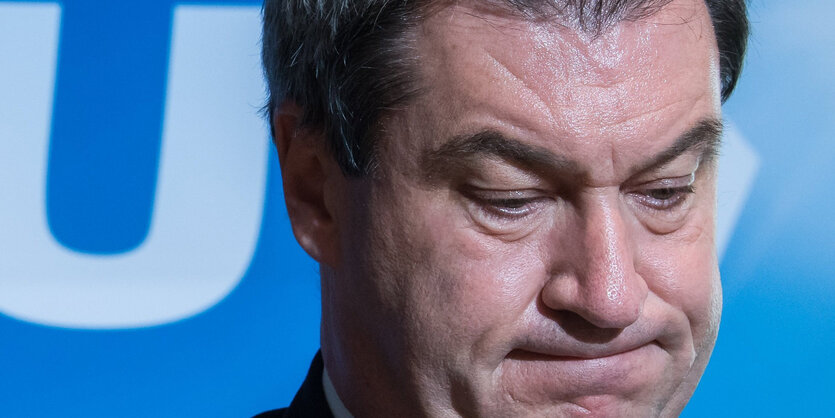 Markus Söder kneift das Gesicht zusammen