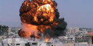 Bild einer Explosion mit einem großen Feuerball